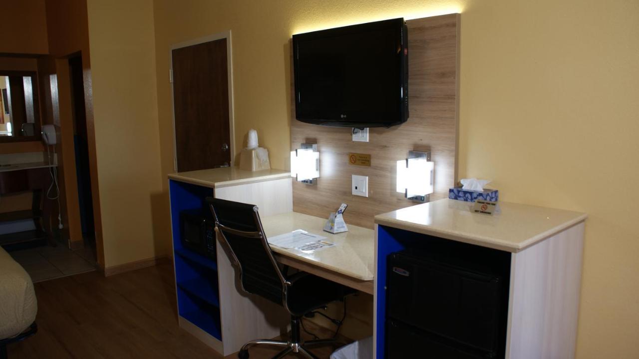 Home Town Inn & Suites Crestview Dış mekan fotoğraf