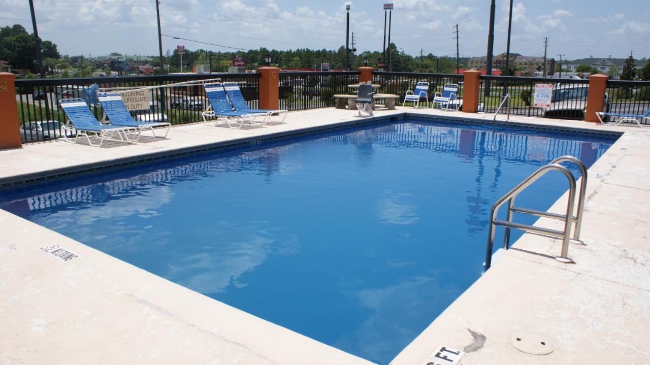 Home Town Inn & Suites Crestview Dış mekan fotoğraf