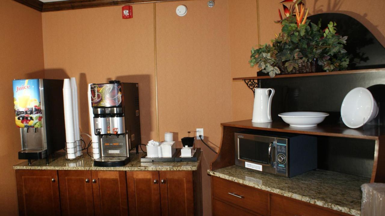 Home Town Inn & Suites Crestview Dış mekan fotoğraf