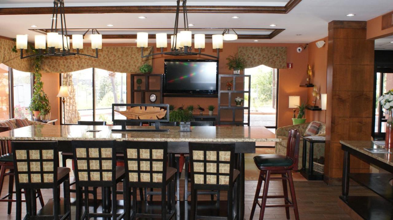 Home Town Inn & Suites Crestview Dış mekan fotoğraf