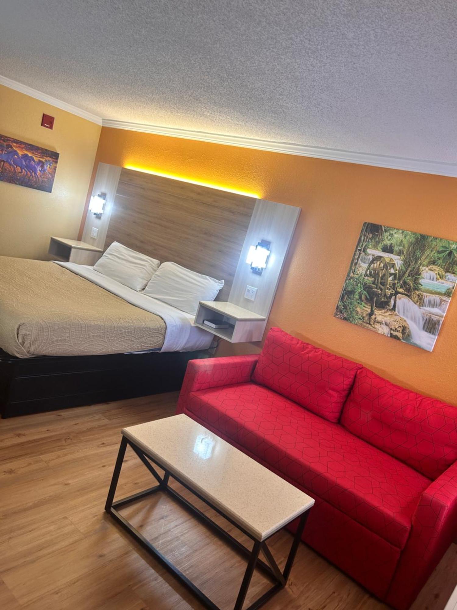 Home Town Inn & Suites Crestview Dış mekan fotoğraf