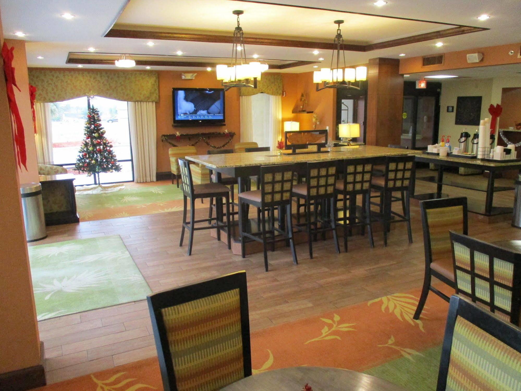 Home Town Inn & Suites Crestview Dış mekan fotoğraf